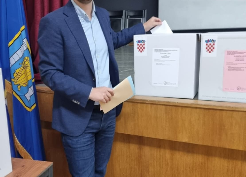 Fotografija 8 - Kandidati za župane i gradonačelnike izašli na izbore
