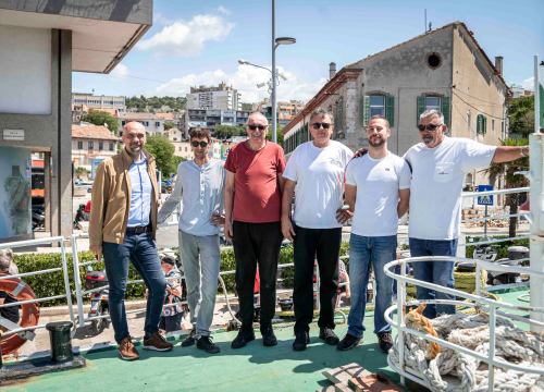 Fotografija 6 - 'Tijat' isplovio na probnu vožnju zbog certifikata: Župan Jelić prvi put na kultnom brodu