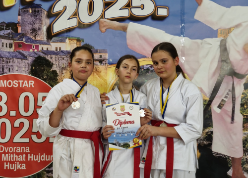 Fotografija 14 - FOTO Karataši Šibenika se za kraj sezone na Miminac vratili sa 11 medalja iz Hercegovine