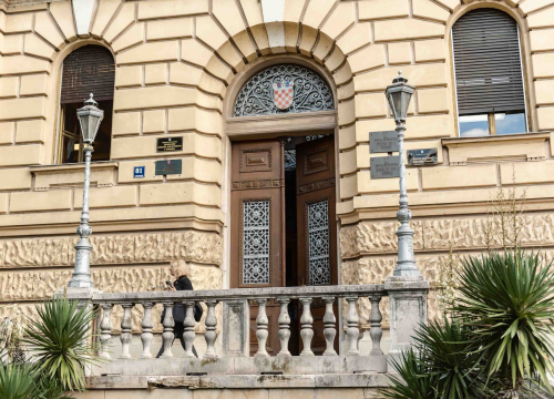 Krivotvorio vozačku pa pokušao preći granicu na Strmici: Državljanin BiH (28) završio na sudu u Šibeniku