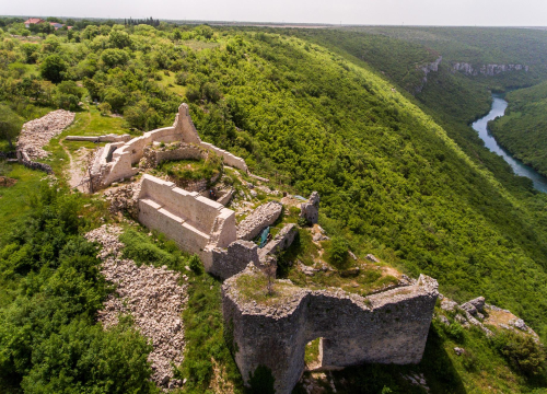 Fotografija 1 - Doživite čaroliju rijeke Krke – zaplovite njome od slapova do otoka, između litica veličanstvenog kanjona