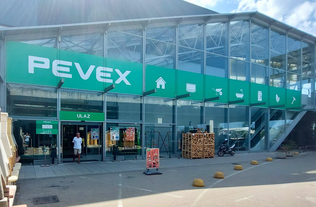 FOTO PEVEX u Šibeniku slavi rođendan i časti kupce s 15 posto popusta!