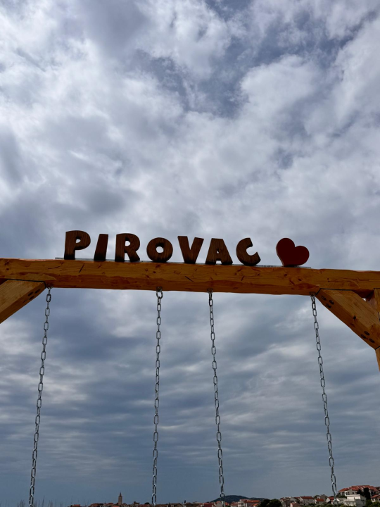 Pirovac dobio ljuljačku