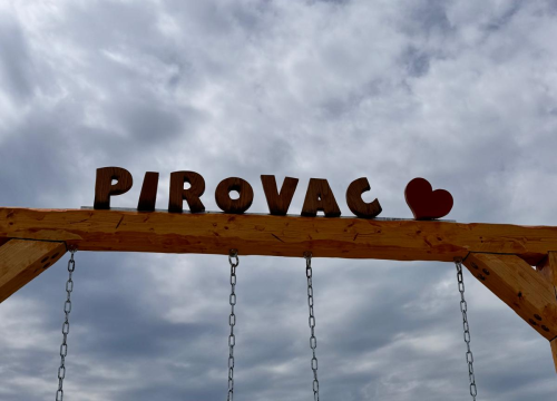 Fotografija 1 - Pirovac dobio ljuljačku