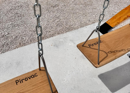 Fotografija 7 - Pirovac dobio ljuljačku