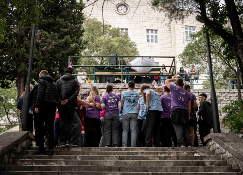 Fotografija 6 - Šibenski maturanti slave zadnji dan škole: 'Volio bih se poslije faksa vratiti ovdje'