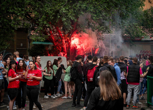 Fotografija 12 - Šibenski maturanti slave zadnji dan škole: 'Volio bih se poslije faksa vratiti ovdje'