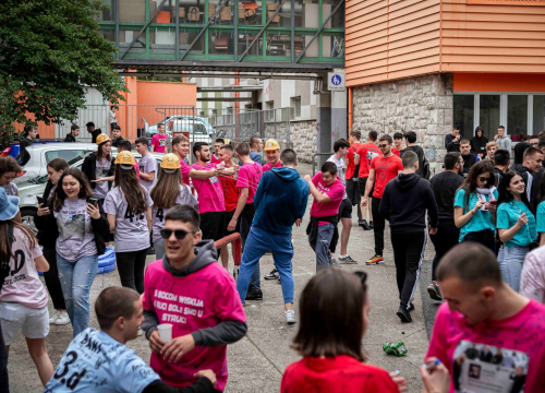 Fotografija 5 - Šibenski maturanti slave zadnji dan škole: 'Volio bih se poslije faksa vratiti ovdje'