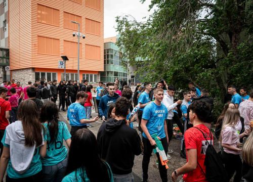 Fotografija 7 - Šibenski maturanti slave zadnji dan škole: 'Volio bih se poslije faksa vratiti ovdje'