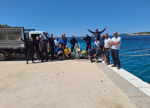 Ekološka akcija na murterskim Podvrškama: Ronioci i volonteri izvukli hrpu otpada iz mora