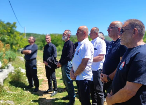 Fotografija 2 - UDVRD Grada Šibenika obilježio 33. godišnjicu bitke za Stolove i odao počast poginulima