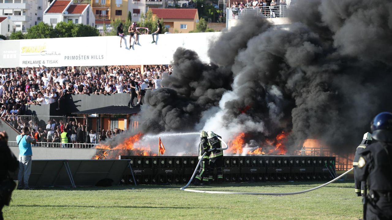 Epilog derbija: 29 privedenih, 36-godišnjak koji se autom zaletio u vozilo ispred sebe i ozlijedio policajca bit će kažnjeno gonjen zbog ugrožavanja života