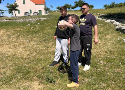 Fotografija 15 - Edukativni izlet učenika centra šubićevac na Bribirska glavicu