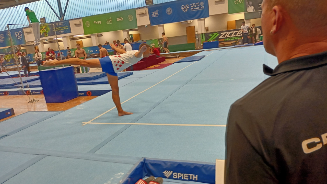 Šibenski gimnastičar Roko Zorić nastupio za juniore Hrvatske te ušao u tri finala