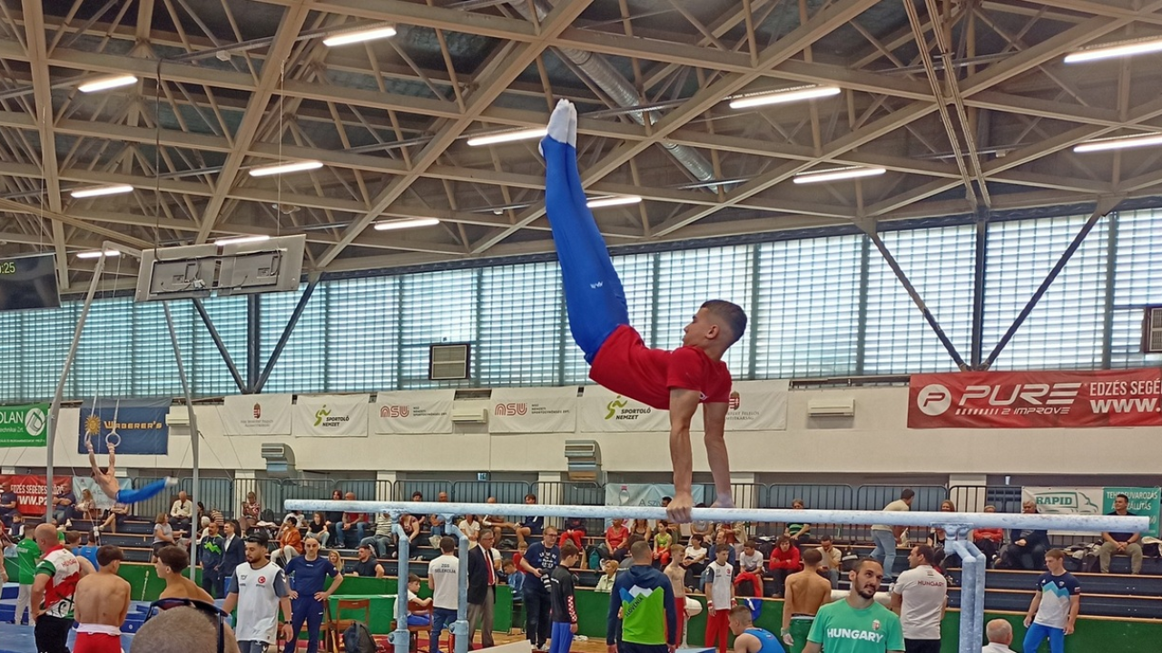 Šibenski gimnastičar Roko Zorić nastupio za juniore Hrvatske te ušao u tri finala