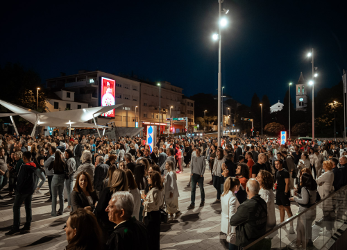 Fotografija 27 - Gimazijalke i Dalmatino na Poljani
