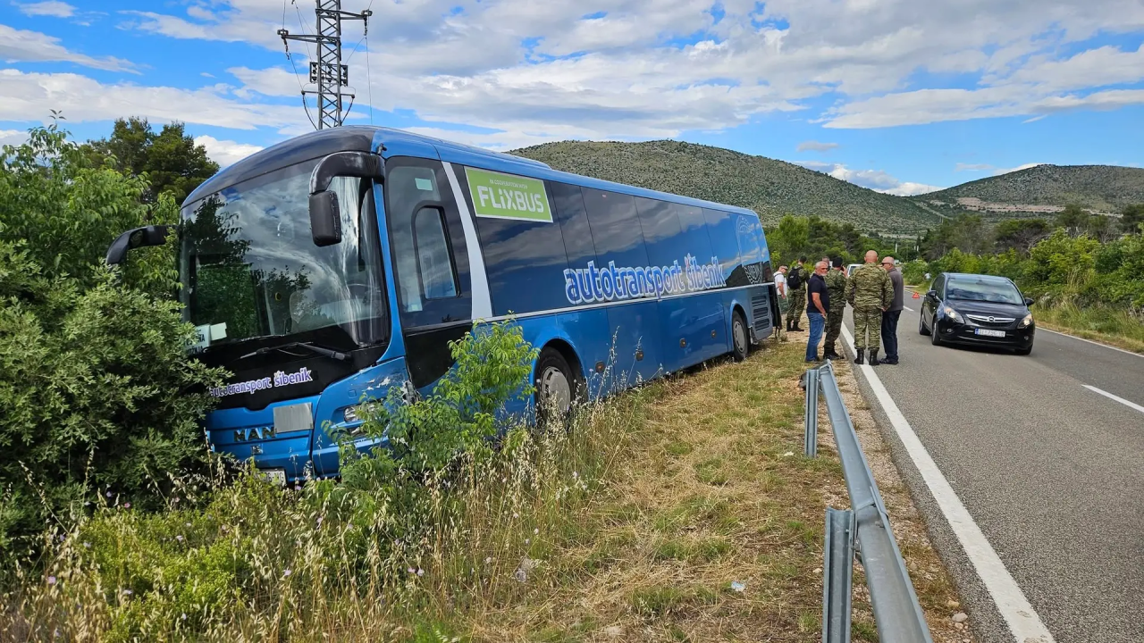 Nesreću u Mihaljevićima skrivio drogirani 35-godišnjak: Udario u autobus pun vojnika i teretno vozilo