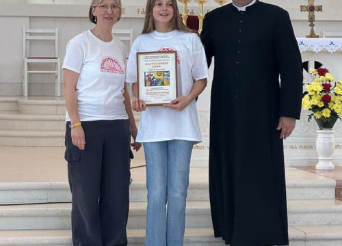 Fotografija 3 - Dječji župni zborovi iz Murtera, Bilica, Knina i Šibenika nastupili na 'Zlatnoj harfi' u Udbini