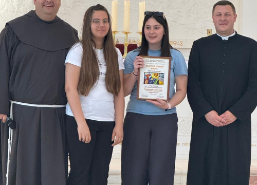 Fotografija 1 - Dječji župni zborovi iz Murtera, Bilica, Knina i Šibenika nastupili na 'Zlatnoj harfi' u Udbini