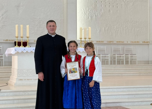 Fotografija 7 - Dječji župni zborovi iz Murtera, Bilica, Knina i Šibenika nastupili na 'Zlatnoj harfi' u Udbini