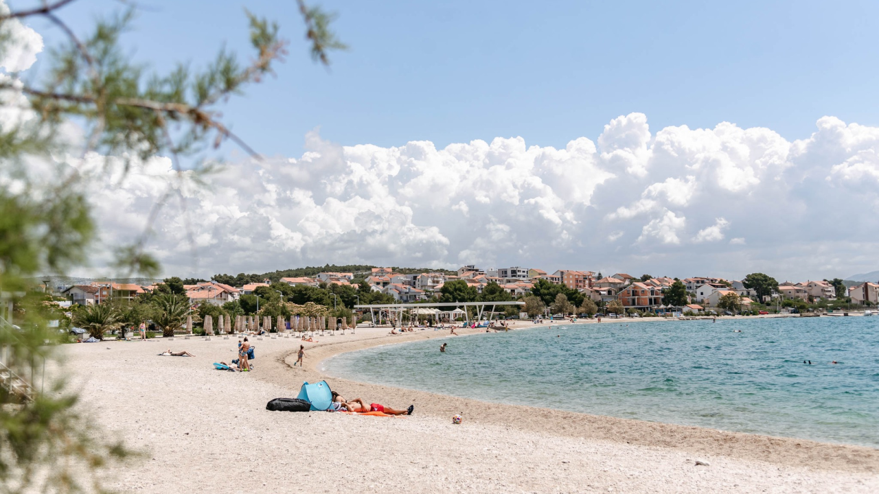 Strani državljanin snimao golu djecu na jednoj šibenskoj plaži, protjeran je iz Hrvatske
