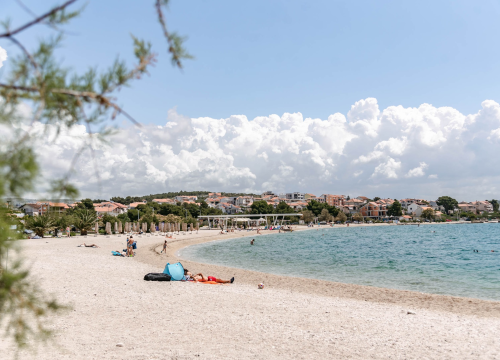 Strani državljanin snimao golu djecu na jednoj šibenskoj plaži, protjeran je iz Hrvatske