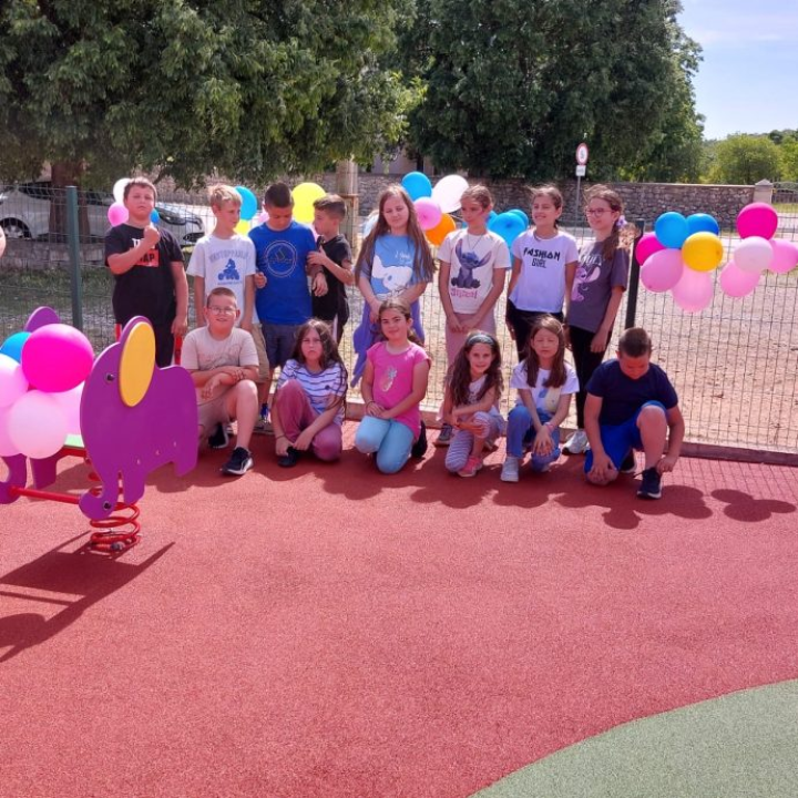 Postor za igru najmlađih: U Mirlović Zagori svečano otvoreno dječje igralište