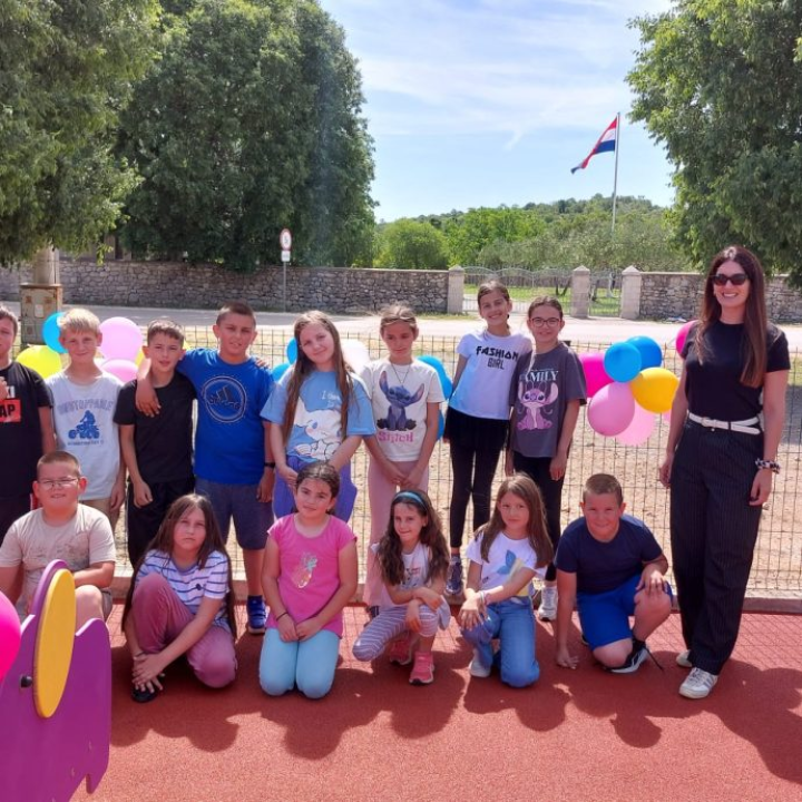 Postor za igru najmlađih: U Mirlović Zagori svečano otvoreno dječje igralište