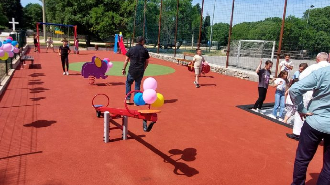 Postor za igru najmlađih: U Mirlović Zagori svečano otvoreno dječje igralište