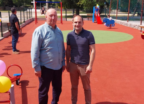 Fotografija 3 - Postor za igru najmlađih: U Mirlović Zagori svečano otvoreno dječje igralište