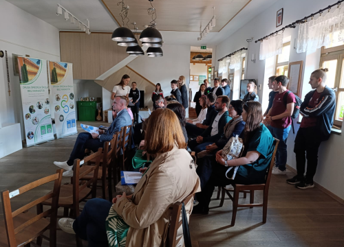 Fotografija 4 - Drniški srednjoškolci na smotri u Belom Manastiru predstavili 'Hrvatsku turističku kutiju iznenađenja'