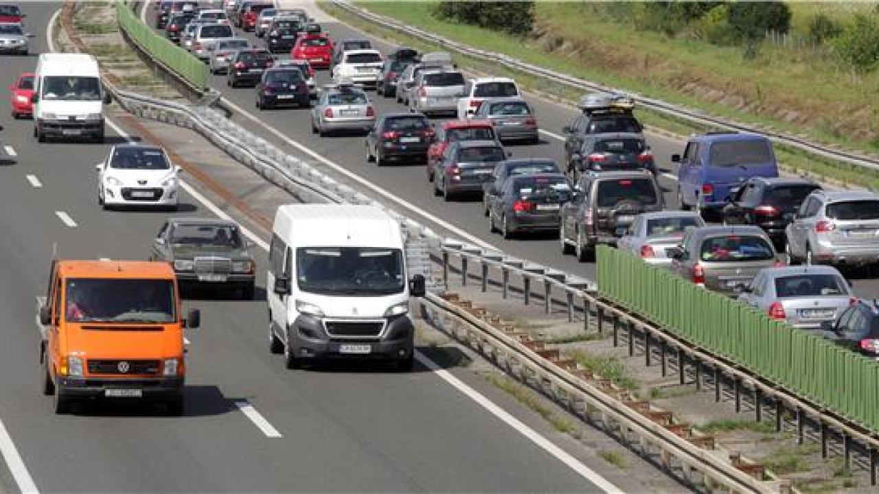 Zastoji i kolone zbog gustog prometa i radova na cestama