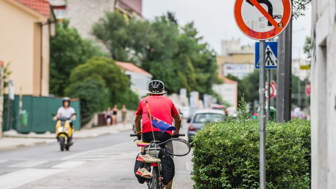 Muškarac (35) u Šibeniku automobilom udario biciklista: Zadržan je do daljnjega u bolnici