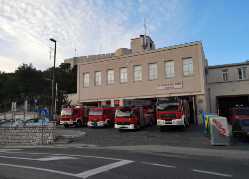 Šibenski vatrogasci noćas vodili bitku ne s vatrom nego s vodom
