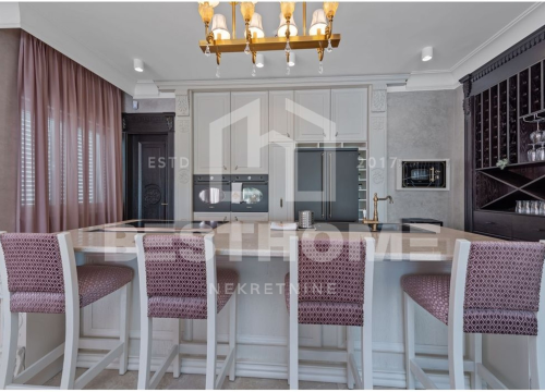 Fotografija 1 - 'Dvorac' u centru Vodica: Na oglasima osvanula luksuzna vila od 530 kvadrata