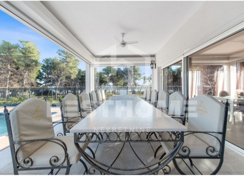 Fotografija 14 - 'Dvorac' u centru Vodica: Na oglasima osvanula luksuzna vila od 530 kvadrata