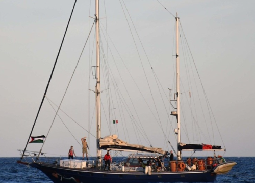 Greta Thunberg se u jedrenjaku približava Gazi