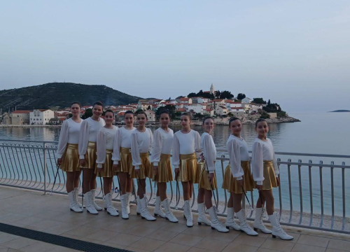 Fotografija 2 - Na primoštenskom trgu Rudine zaplesalo 180 mažoretkinja