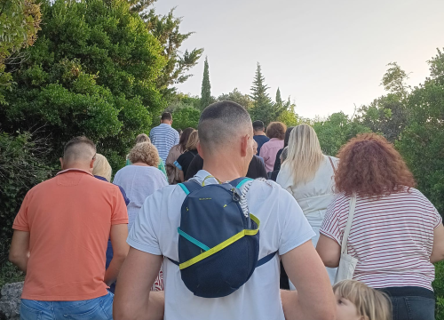 Fotografija 1 - Od župne crkve do Okita: Održano Duhovsko bdijenje u Vodicama