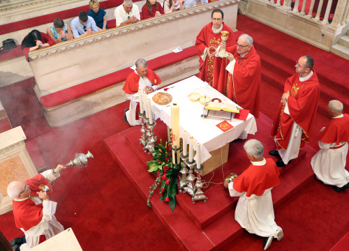 Fotografija 3 - Svečano proslavljena svetkovina Duhova u katedrali sv. Jakova