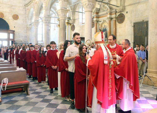 Fotografija 10 - Svečano proslavljena svetkovina Duhova u katedrali sv. Jakova