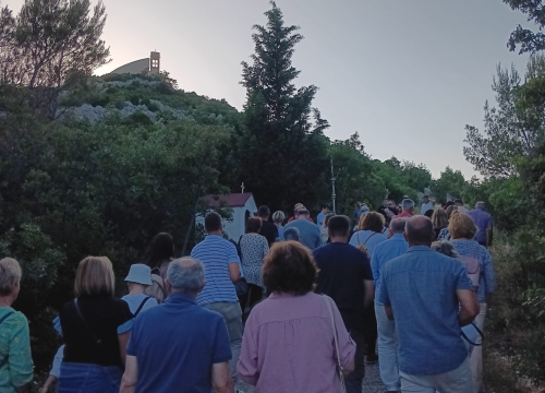 Fotografija 5 - Od župne crkve do Okita: Održano Duhovsko bdijenje u Vodicama