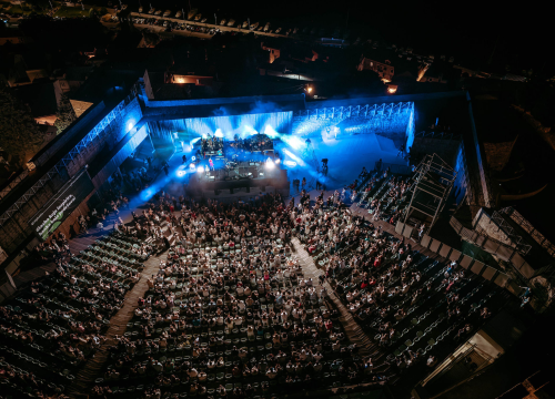 Fotografija 4 - Počelo koncertno ljeto na Tvrđavi sv. Mihovila: Belan proslavio 40 godina karijere i 11 godina pozornice
