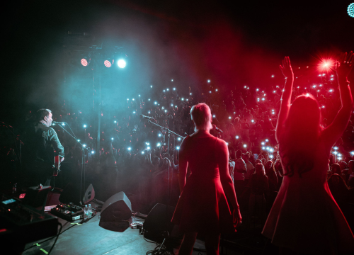 Fotografija 1 - Počelo koncertno ljeto na Tvrđavi sv. Mihovila: Belan proslavio 40 godina karijere i 11 godina pozornice