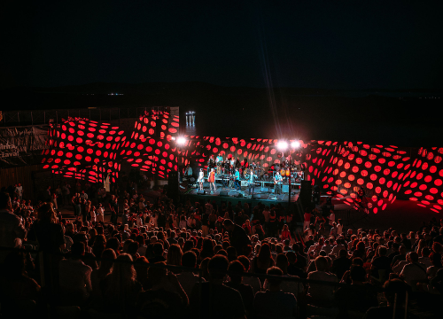 Fotografija 15 - Počelo koncertno ljeto na Tvrđavi sv. Mihovila: Belan proslavio 40 godina karijere i 11 godina pozornice