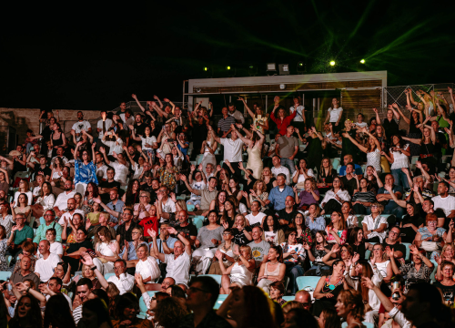 Fotografija 8 - Počelo koncertno ljeto na Tvrđavi sv. Mihovila: Belan proslavio 40 godina karijere i 11 godina pozornice