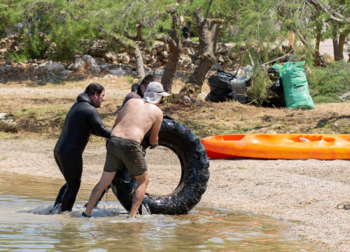 Fotografija 12 - Velika eko akcija u Žaboriću: Više od 130 volontera očistilo obalu i podmorje