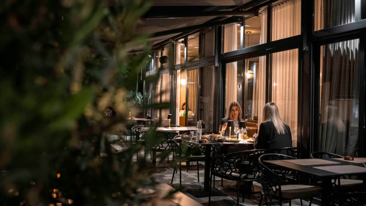 Uživajte u vrućim ljetnim danima uz mirise s grilla i živu svirku na terasi Leonardo BBQ & More!