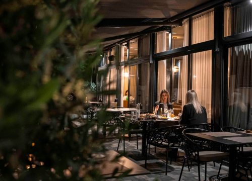 Uživajte u vrućim ljetnim danima uz mirise s grilla i živu svirku na terasi Leonardo BBQ & More!