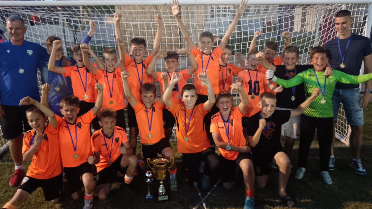 Ekipa Šibenika U11 prva na tribunjskom, četvrta na drniškom turniru